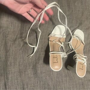 Lulu’s size 7 white lace up heels
